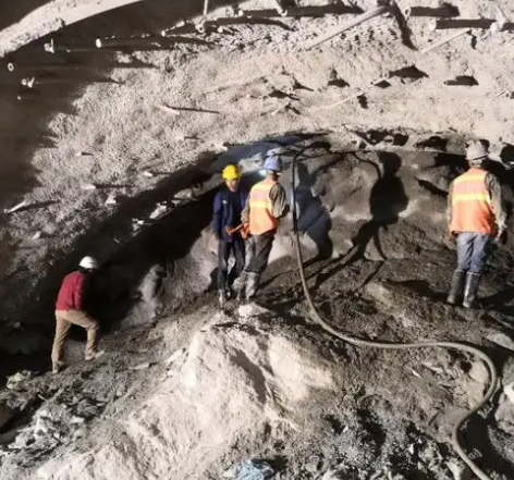 织金拱顶带模注浆料的施工流程及注意事项